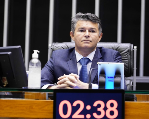 Lei de José Medeiros bloqueia pensão de investigados por morte
